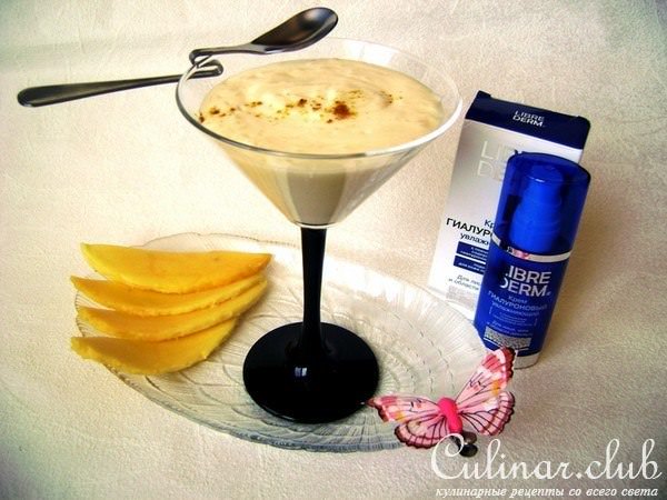 Ласси с манго, овсяными хлопьями и медом.