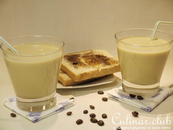 Кофейный ласси с кофейными тостами (бодрящий завтрак жарким летним утром)