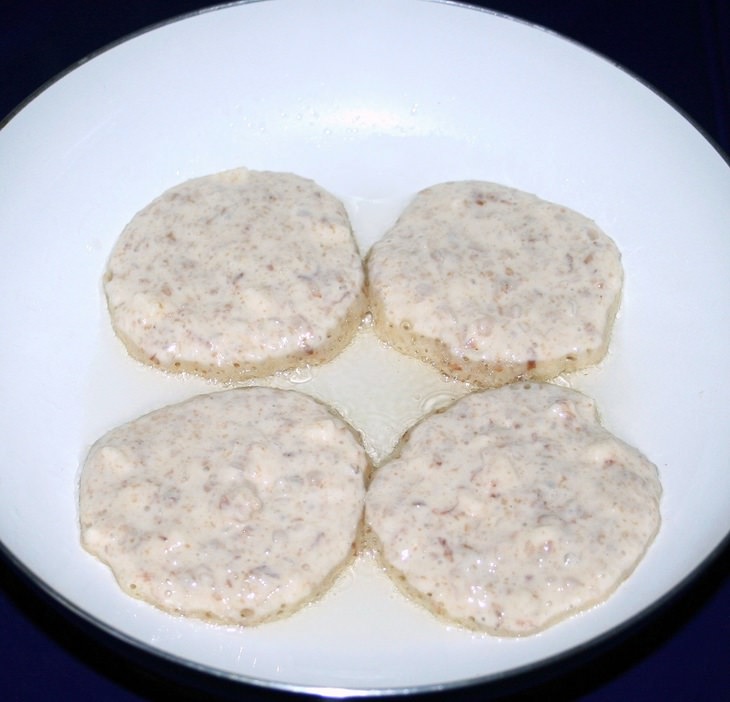Оладьи с гречкой и яблоками