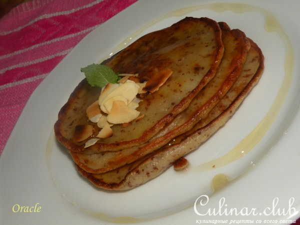 Банановые оладушки с шоколадной крошкой и медом