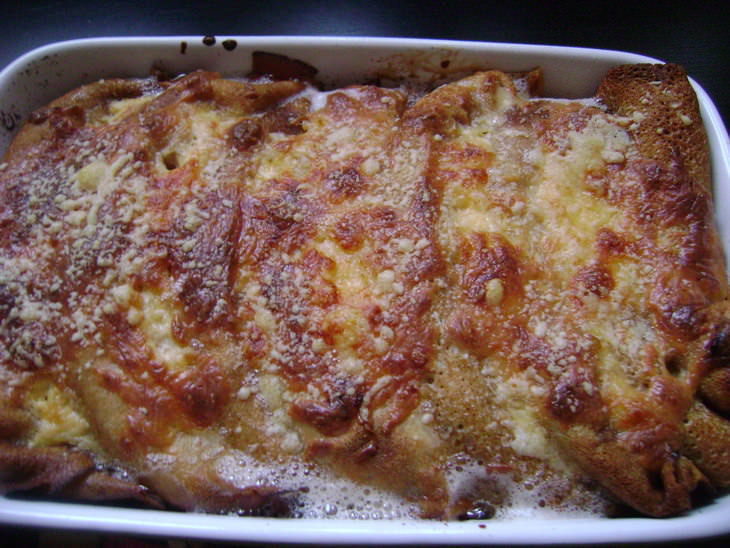Блинчики по-пикардийски с грибами, сыром и ветчиной.