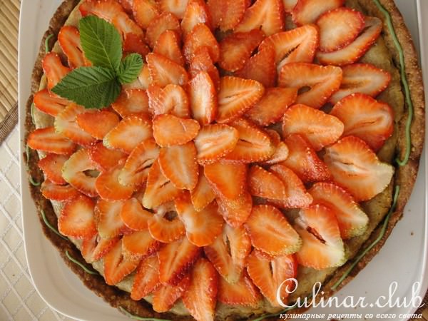 Чизкейк с халвой и клубникой