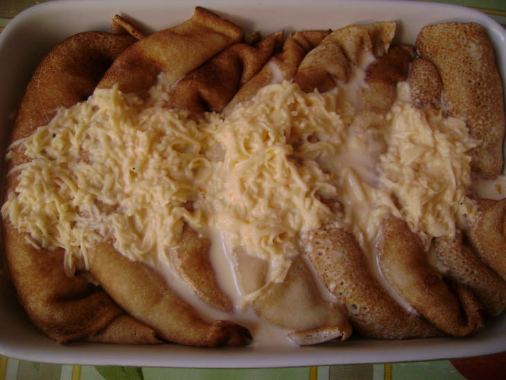 Блинчики по-пикардийски с грибами, сыром и ветчиной.