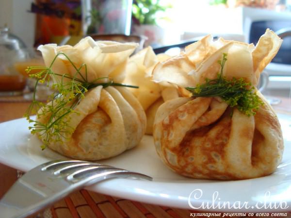 Блины фаршированные мясом и кабачком с луком.
