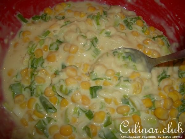 Кукурузные оладьи с зеленым луком