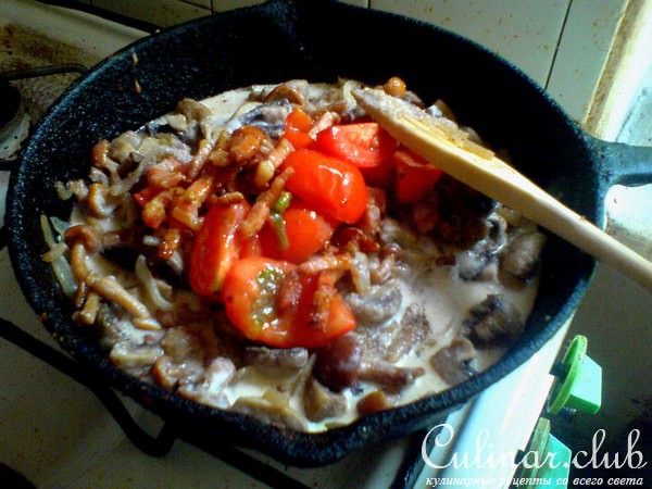 Запечённый картофель с грибным рагу