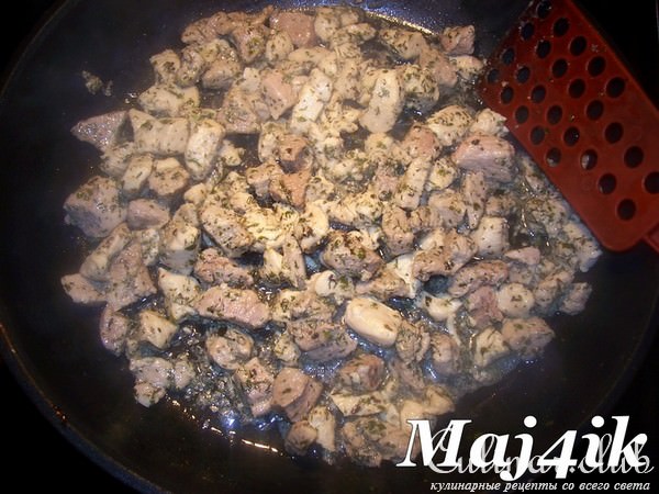 Капеллетти по-романски (или оригинальные итальянские пельмени с мясным соусом)