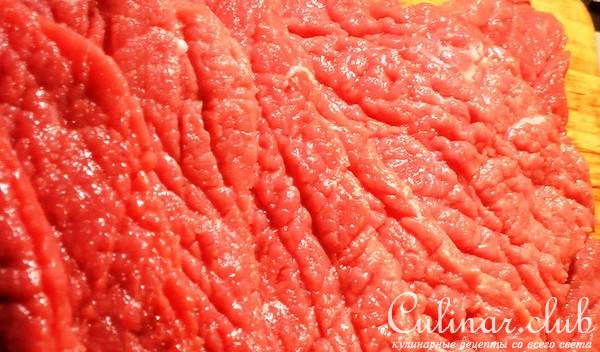 Говядина с горчичным соусом и салатом из руколы