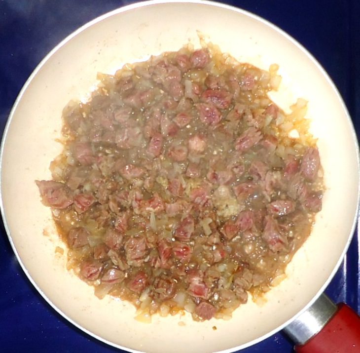 Спагетти с говядиной и грибами в нежном сливочном соусе