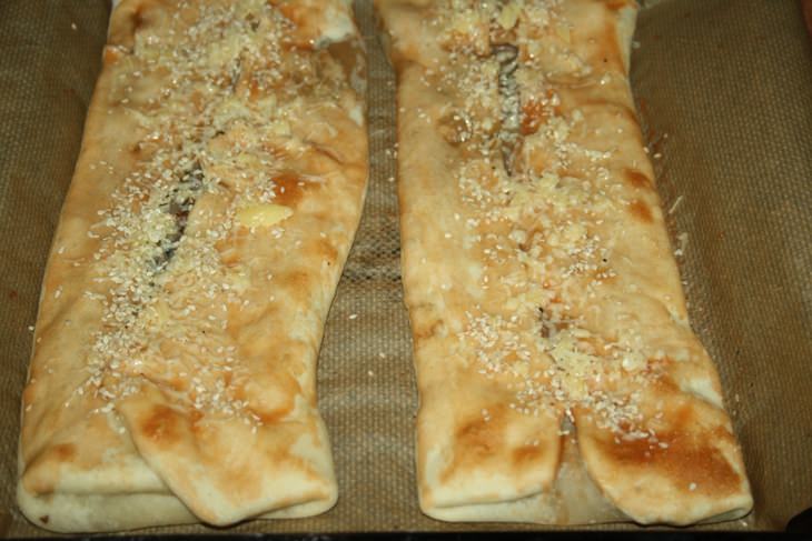 Хрустящий мясной пирог с кунжутом