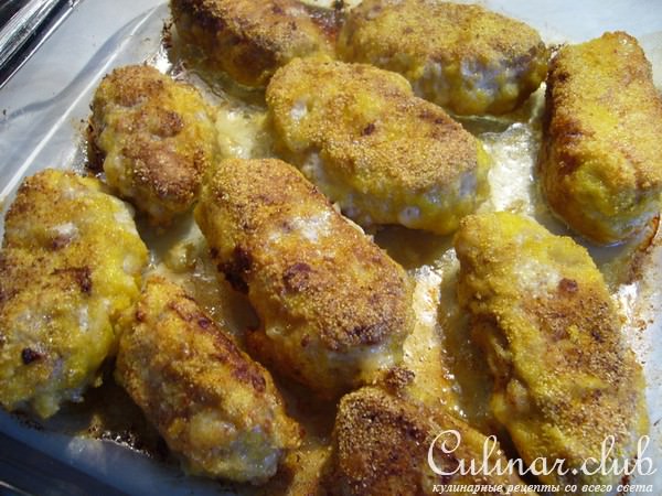 Брусочки сырно-мясные с шафрановым соусом и цукини-кускусом