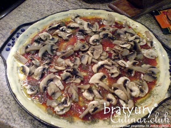 Pizza con funghi quasi margaret
