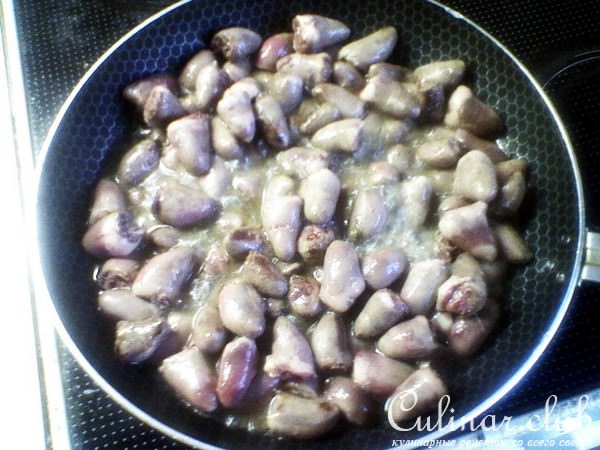 "Жаркое из куриных сердечек в горшочке" 