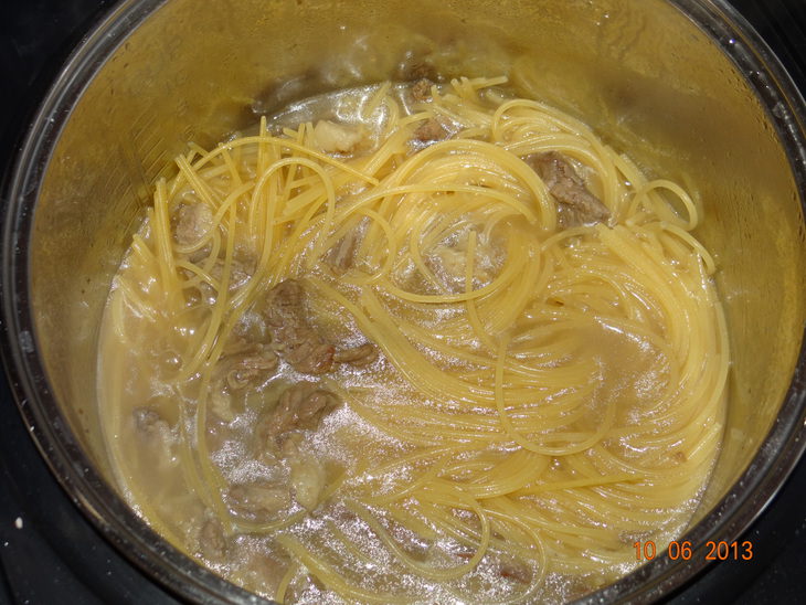 Спагетти говяжьи с овощной приправой (вкусный ужин — быстро в мульте !!!)
