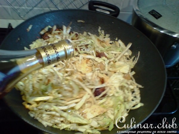 Капуста жареная с мясом