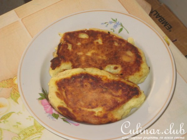 Картофельные пирожки с капустной начинкой.