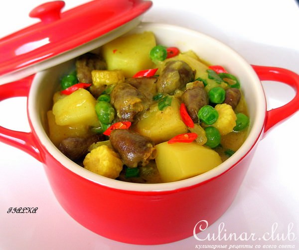 Пряное картофельное рагу с куриными сердечками в кокосовом молоке