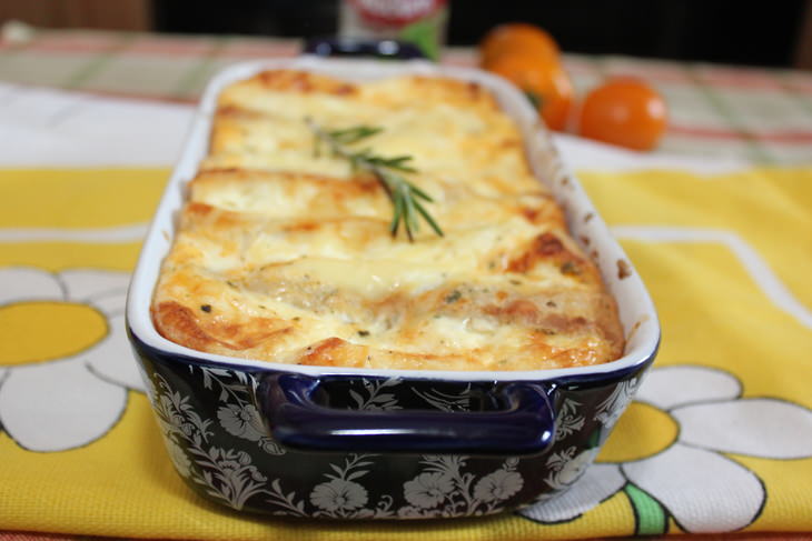Каннеллони с соусом болоньезе