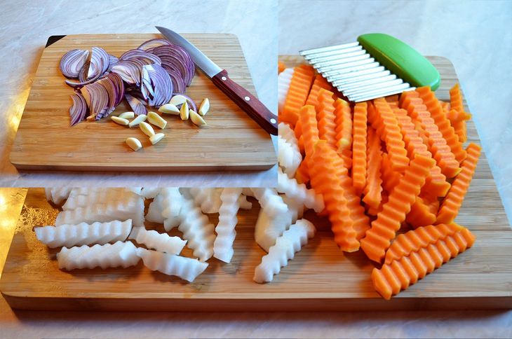 Нежная курица с гарниром из редьки и тыквы.