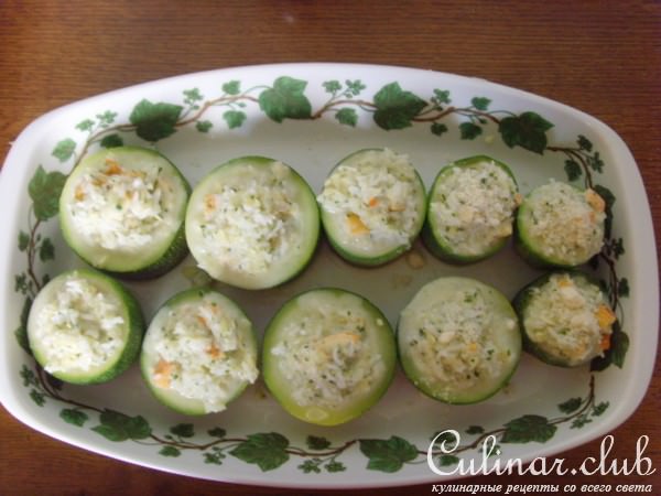 Кабачки фаршированные сыром Рёблюшон