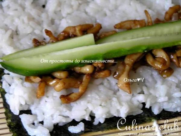 Роллы с кальмарами и огурцом