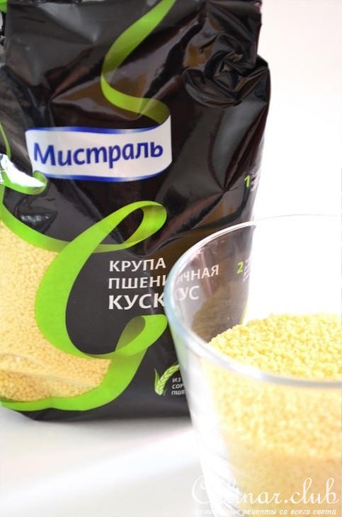 Тар-тар с лососем и жареным кус-кусом