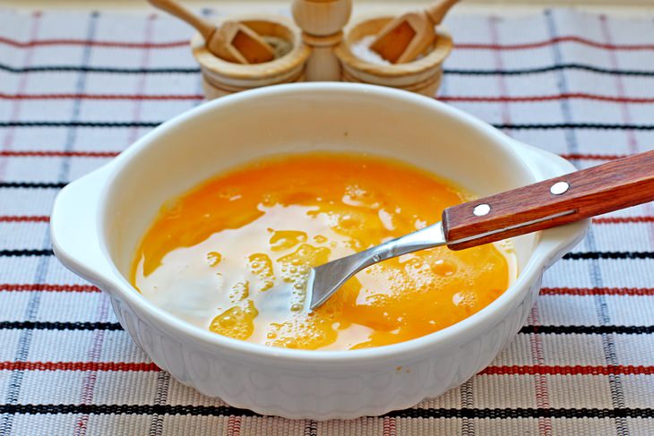 Картофель фри и нагетсы и соус