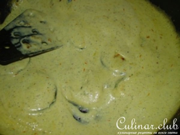 Лосось под соусом из цуккини