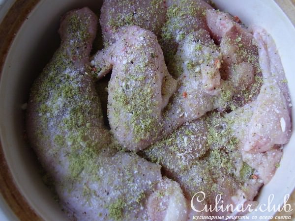 тушенная курица с фруктами.