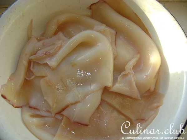 Жареный кальмар в сметане с картофелем
