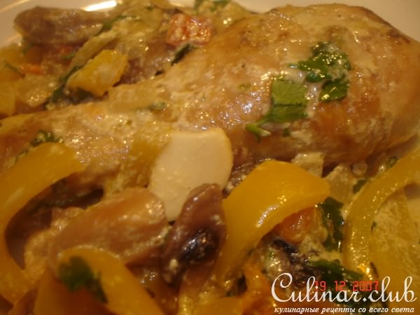 Курица с грибами и овощами в сливочном соусе