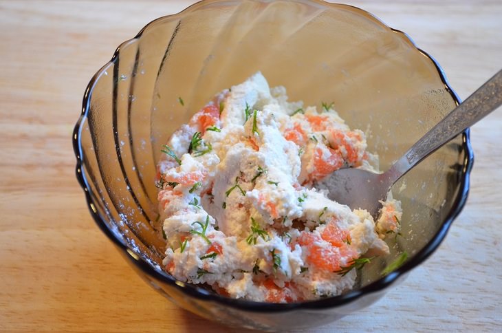 Редис фаршированный семгой и творогом.