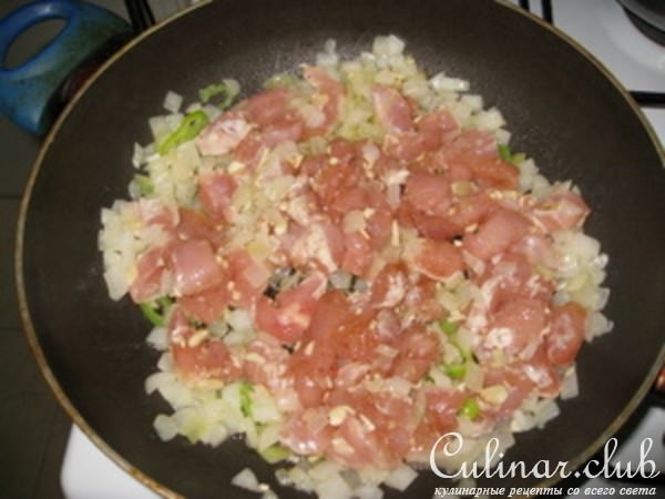 Грудинка куриная с луком.