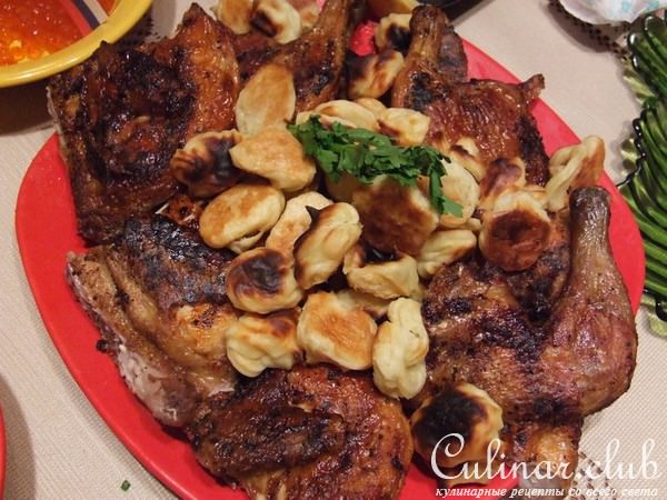 цыплята тапака с цветочками из картофельного пюре
