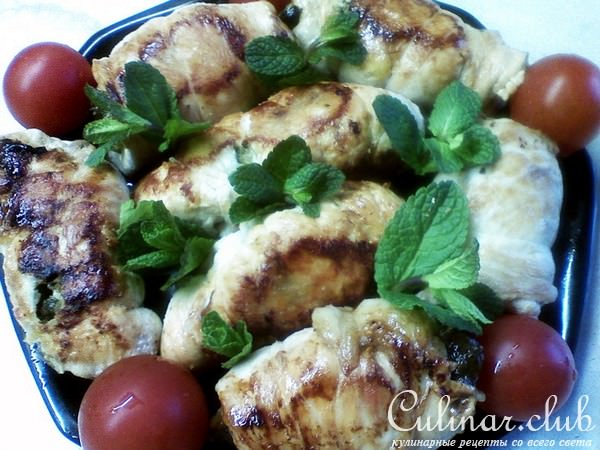 "КУРИНЫЕ РУЛЕТИКИ С ТРАВАМИ И ЧЕРНОСЛИВОМ"