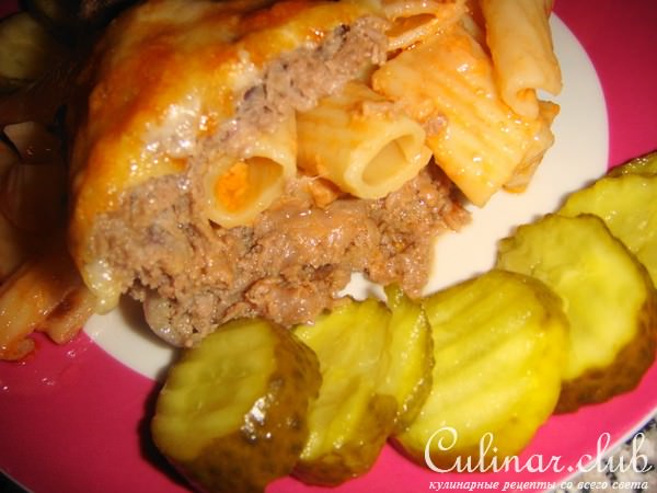 Мясной рулет с макаронами.