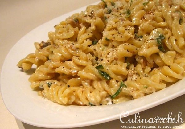 паста со сливочным соусом с грецкими орехами