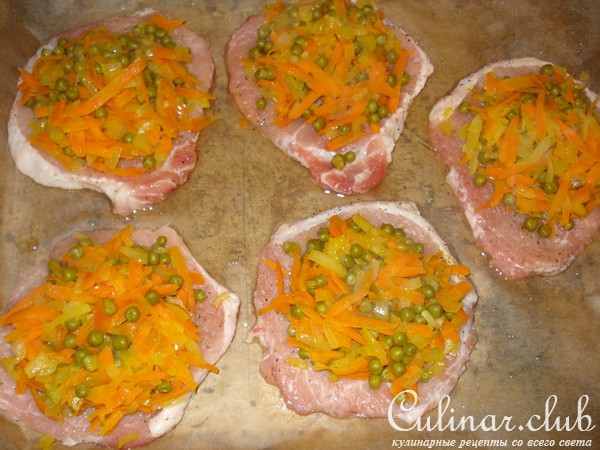 Мясо под овощным одеялком