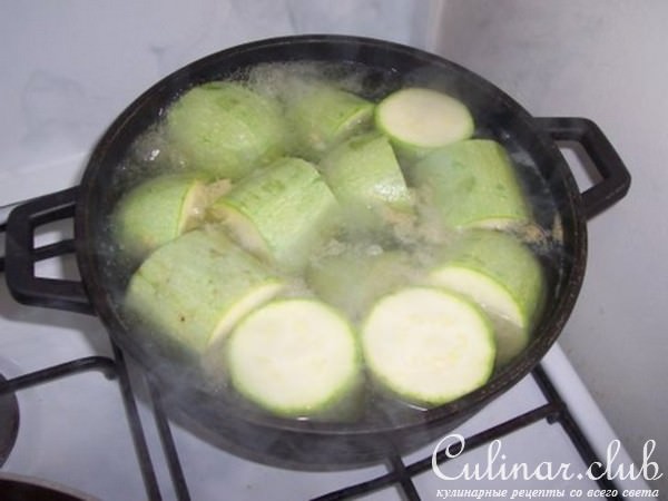 Кабачки фаршированные.