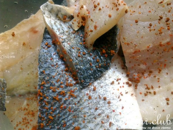Рыба сибас, рис Басмати микс на подушке из сливочного порея и салат из кабачка. Ужин за 15 минут