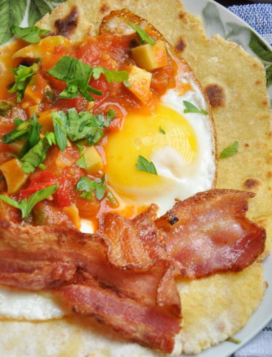 Завтрак в мексиканском стиле (по мотивам Huevos Rancheros)