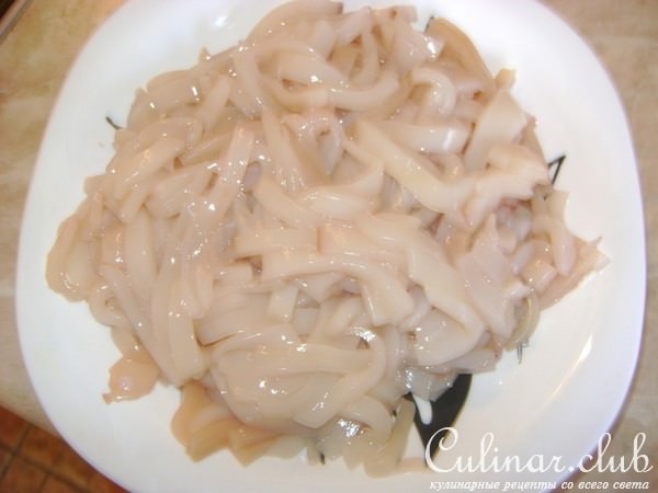 Жареный кальмар в сметане с картофелем