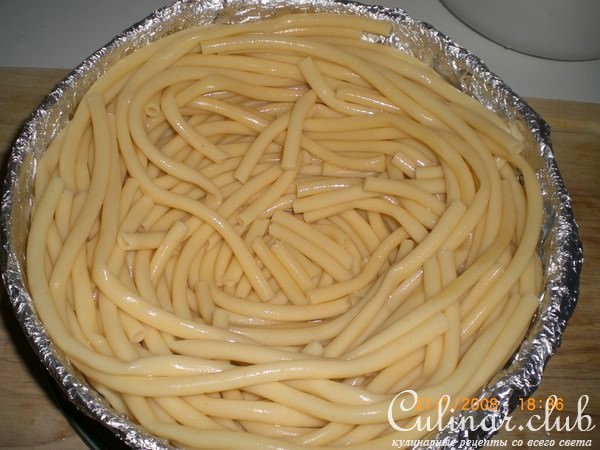Макаронно-мясной торт с салями