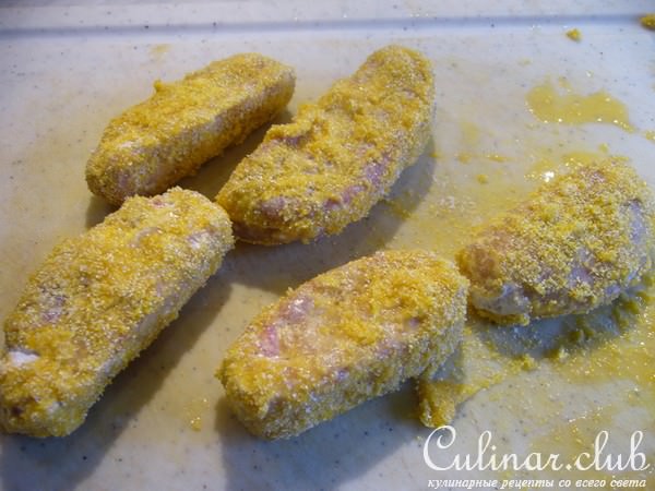 Брусочки сырно-мясные с шафрановым соусом и цукини-кускусом