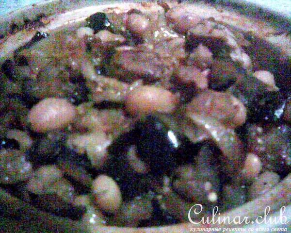 Горшочек с фасолью, курицей и баклажанами