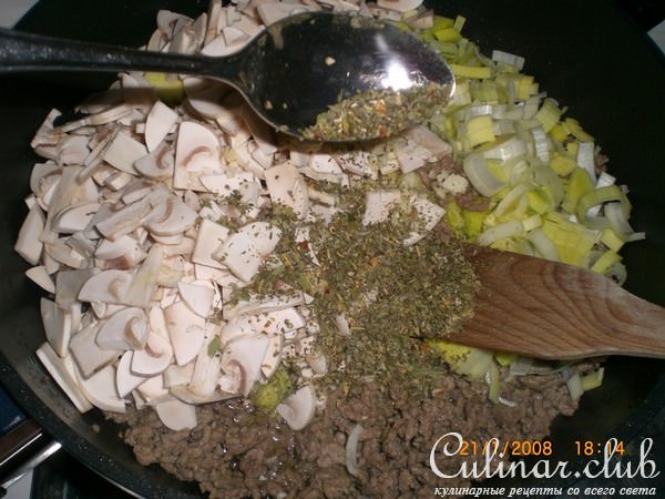 Макаронно-мясной торт с салями
