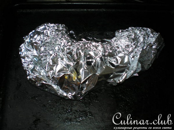 Рулька фаршированая сыром