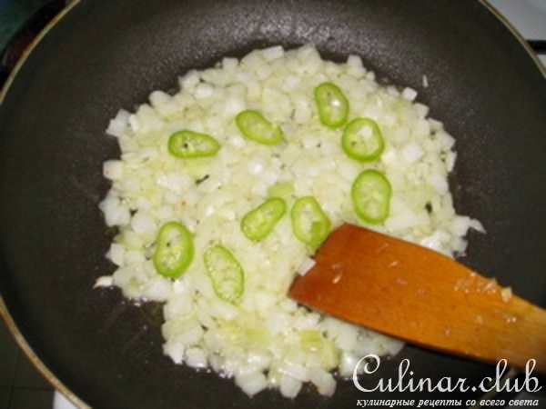 Грудинка куриная с луком.