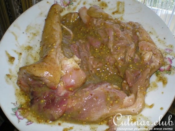 Рулька фаршированая сыром