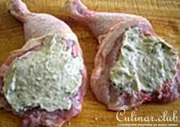 Фаршированные ножки с бобами и свекольно-картофельным пюре.